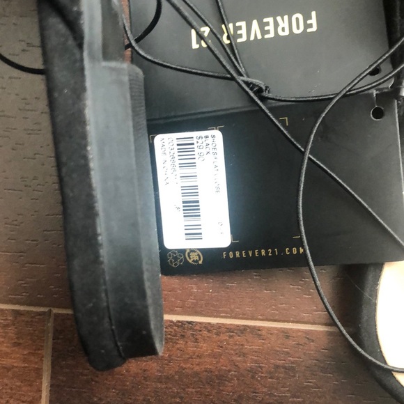 Forever 21 Pointed toe flat shoe - Picture 6 of 6